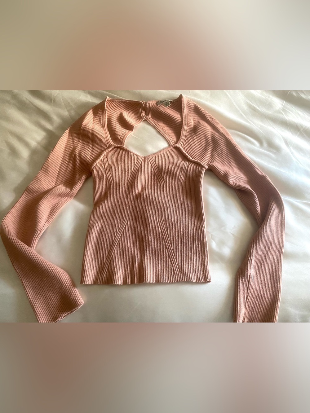 Cut out back pink/salmon sweater